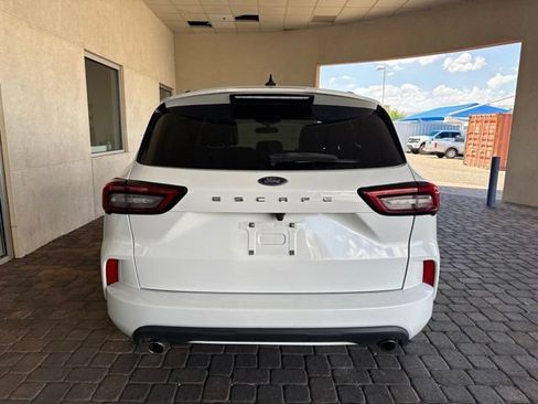 Used 2023 Ford Escape ST-Line FWD image 3