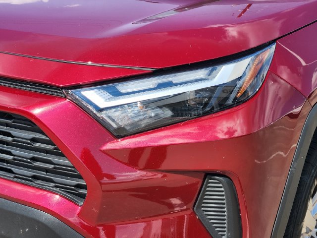Used 2025 Toyota RAV4 XLE AWD/4WD image 9