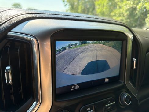 Used 2022 Chevrolet Silverado 1500 LT AWD/4WD image 18