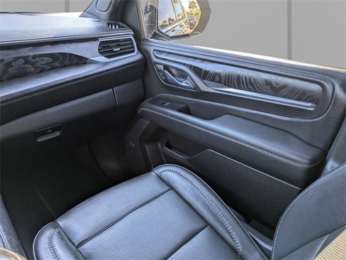 Used 2021 GMC Yukon Denali w/ Denali Premium Package image 17
