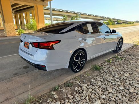 Used 2025 Nissan Altima 2.5 SR FWD image 3