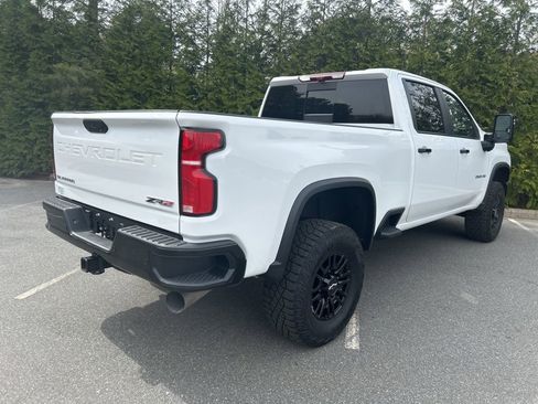 Used 2025 Chevrolet Silverado 2500 ZR2 w/ Technology Package image 28