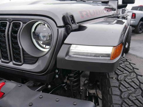 Used 2024 Jeep Gladiator Rubicon image 29