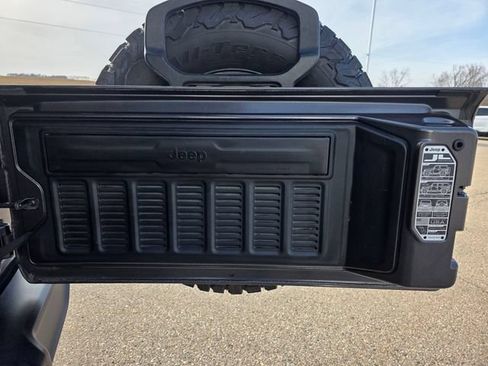 Used 2025 Jeep Wrangler Unlimited Rubicon AWD/4WD image 46