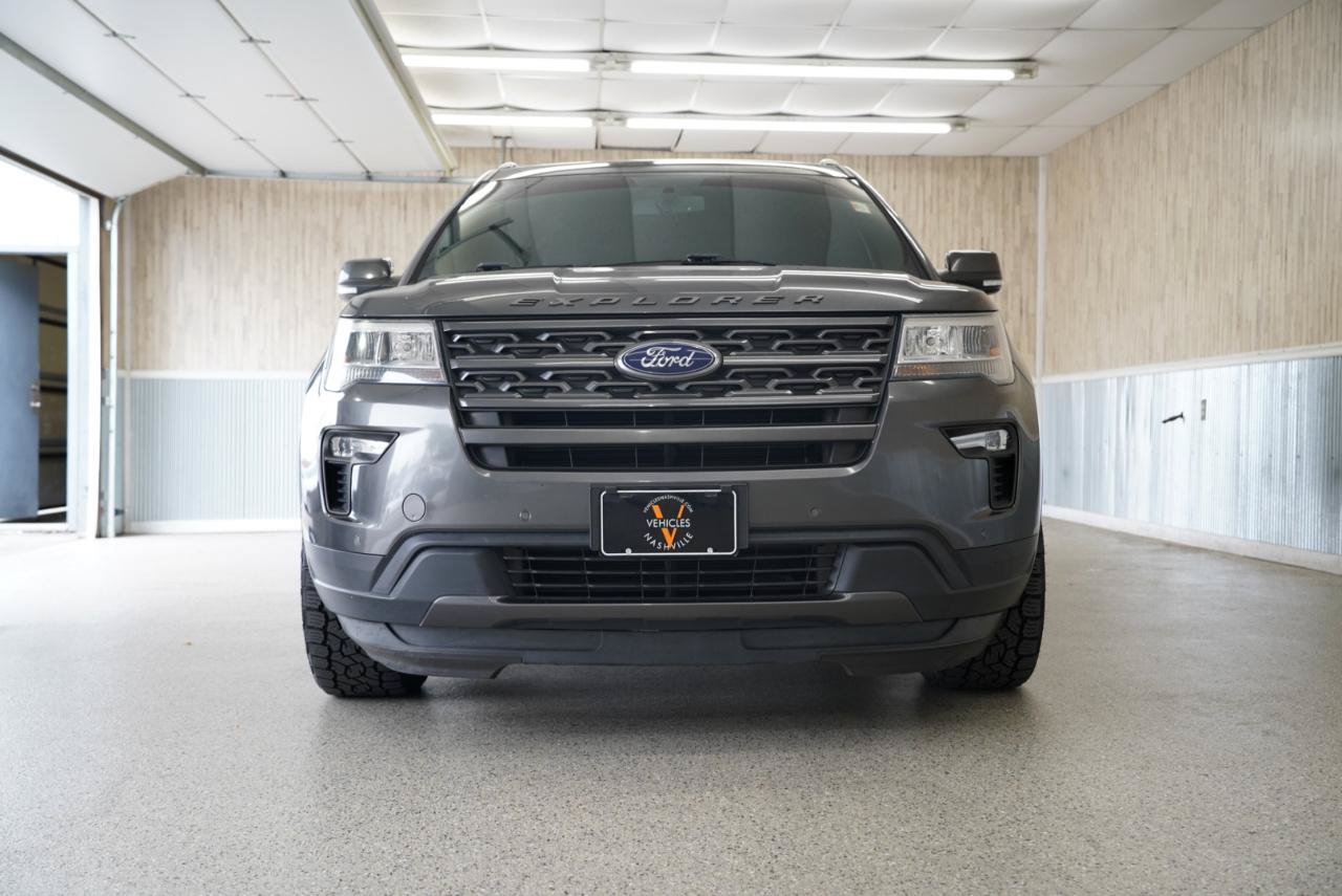 Used 2018 Ford Explorer XLT w/ Equipment Group 202A AWD/4WD image 2