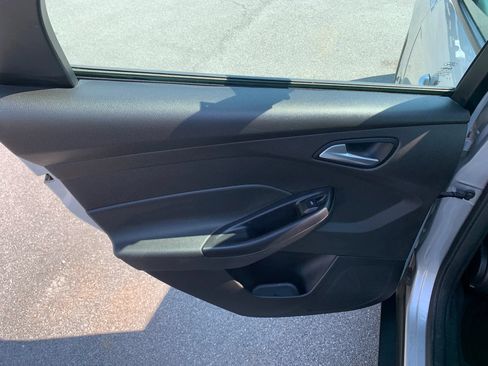 Used 2016 Ford Focus SE FWD image 23