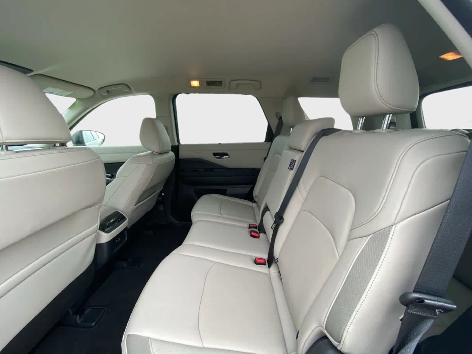 Used 2025 Nissan Pathfinder SL w/ Cargo Package AWD/4WD image 15