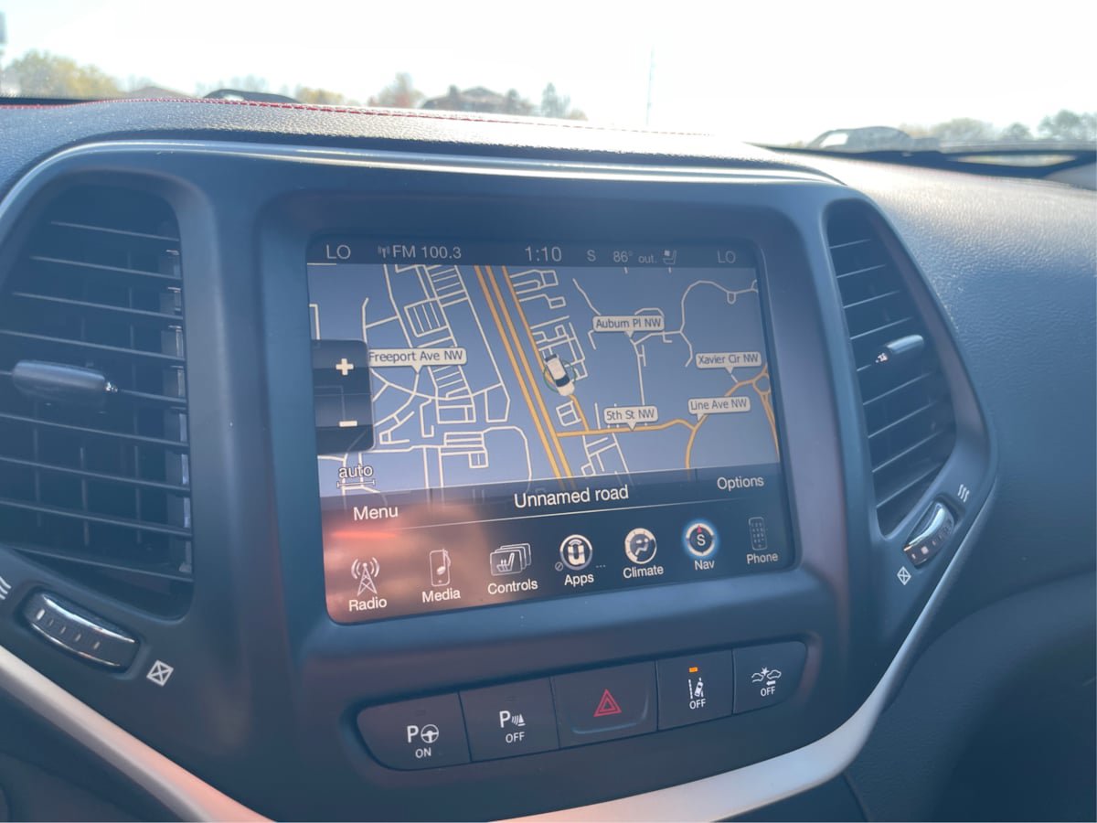 Used 2016 Jeep Cherokee Trailhawk w/ Comfort/Convenience Group AWD/4WD image 25