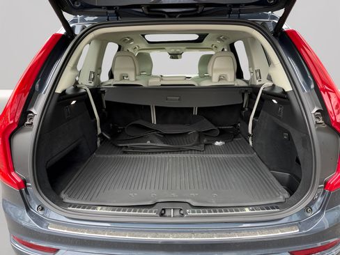 Used 2023 Volvo XC90 B6 Core w/ Protection Package Premier AWD/4WD image 32