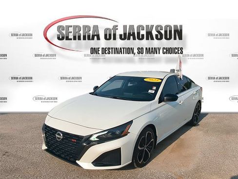 Used 2023 Nissan Altima 2.5 SR FWD image 5
