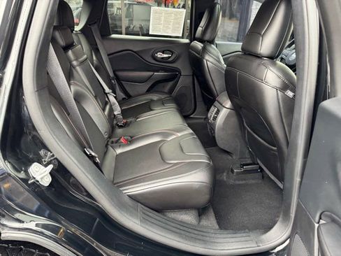 Used 2019 Jeep Cherokee Trailhawk w/ Cold Weather Group image 30