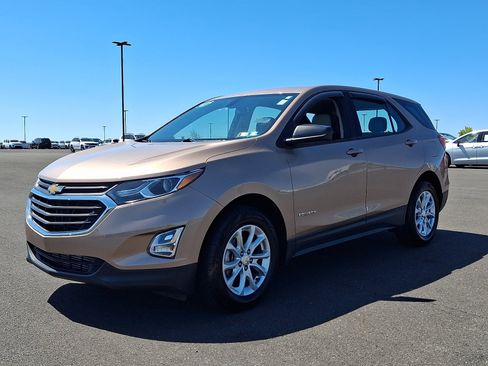 Used 2018 Chevrolet Equinox LS FWD image 3