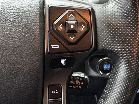 Used 2018 Toyota Tacoma TRD Sport AWD/4WD image 29
