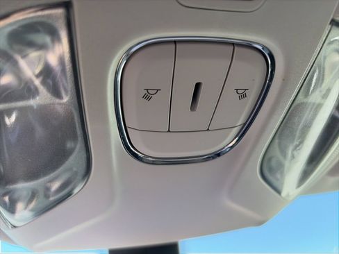 Used 2020 Jeep Compass Latitude w/ Cold Weather Group AWD/4WD image 30