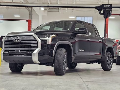 Used 2025 Toyota Tundra Limited AWD/4WD image 11