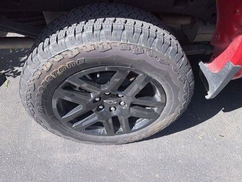 Used 2024 Chevrolet Silverado 1500 Custom Trail Boss w/ Dark Appearance Package image 3