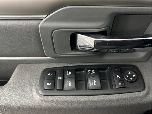 Used 2019 RAM 1500 Classic SLT w/ Luxury Group AWD/4WD image 38