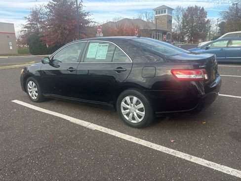 Used 2011 Toyota Camry LE image 4