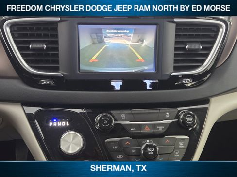 Used 2023 Chrysler Voyager LX image 12