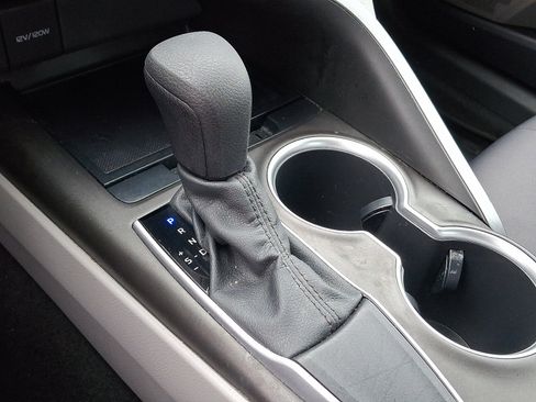 Used 2021 Toyota Camry LE image 15