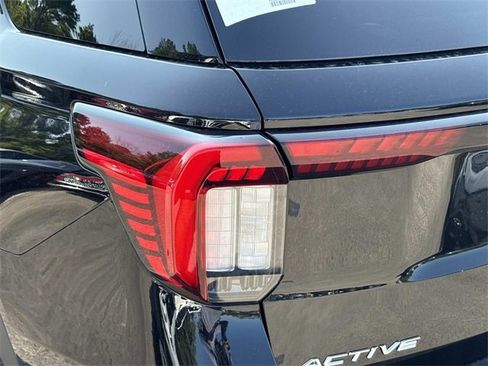 New 2025 Ford Explorer Active w/ Active Comfort Package image 11