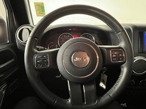 Used 2018 Jeep Wrangler Unlimited Rubicon w/ Cold Weather Group image 23