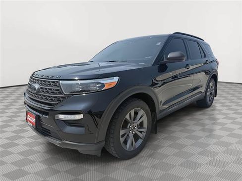 Certified 2021 Ford Explorer XLT w/ Equipment Group 202A AWD/4WD image 5