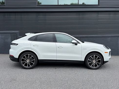 Certified 2026 Porsche Cayenne E-Hybrid Coupe AWD/4WD image 11
