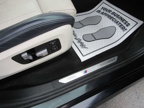 Used 2022 BMW X7 M50i w/ Dynamic Handling Package image 30