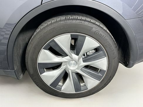 Used 2023 Tesla Model Y Long Range image 11