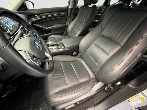 Used 2022 Honda Accord Touring image 11