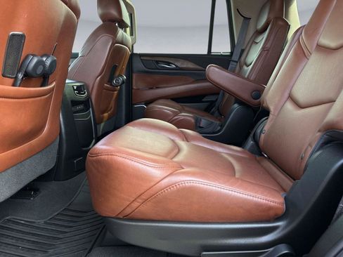 Used 2017 Cadillac Escalade Premium Luxury RWD image 15
