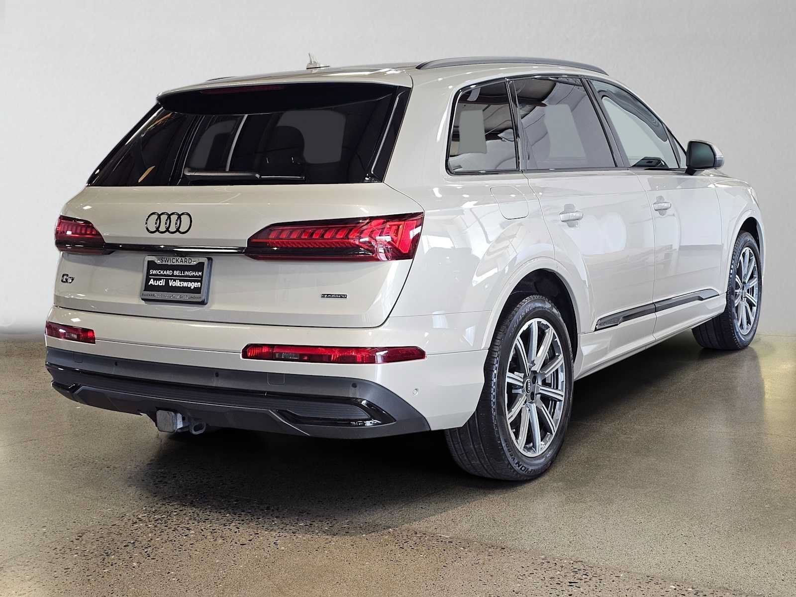 Used 2023 Audi Q7 2.0T Premium Plus w/ Premium Plus Package AWD/4WD image 3