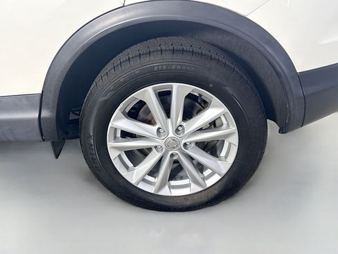 Used 2017 Nissan Rogue Sport SV AWD/4WD image 37