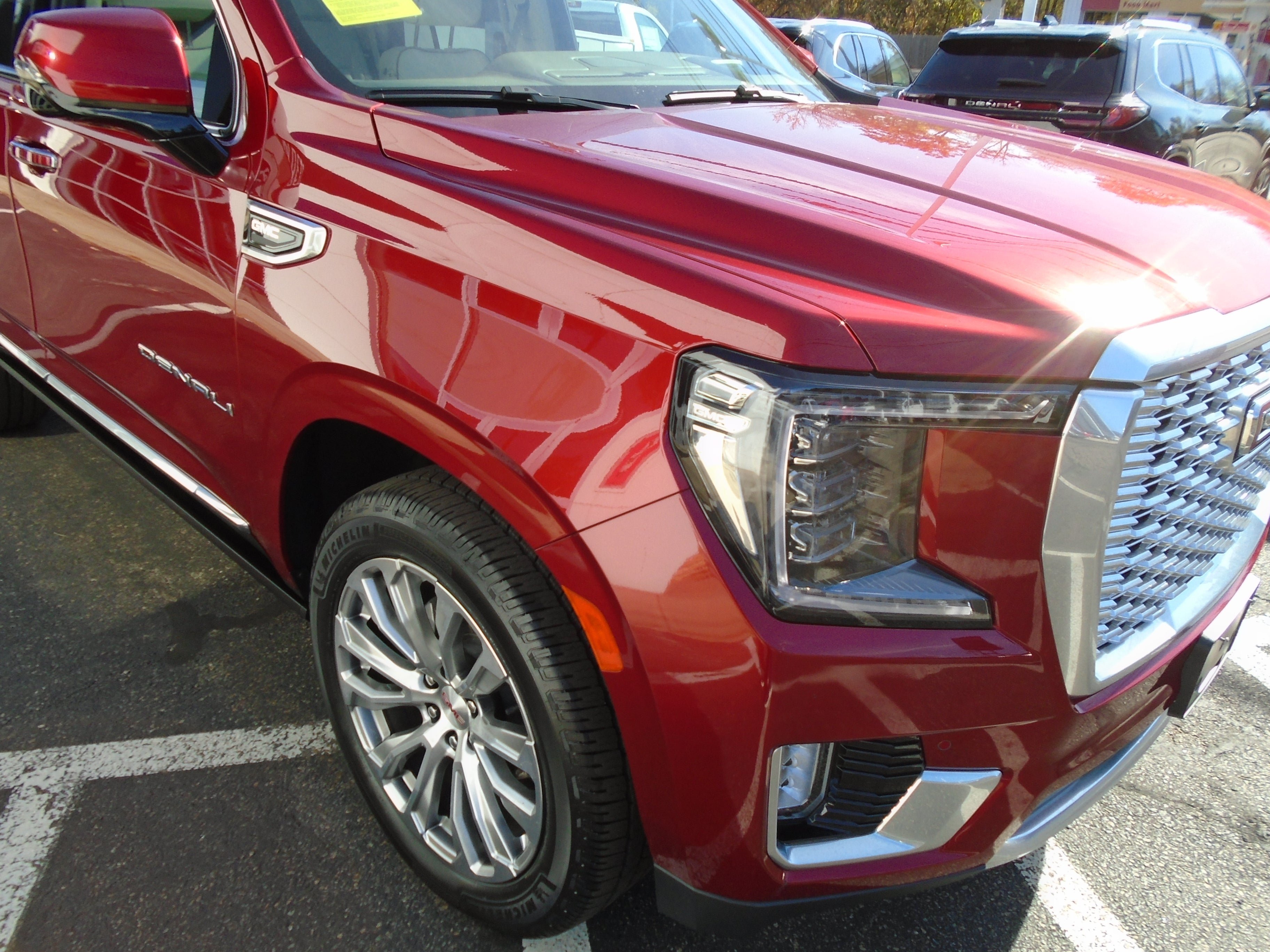 Used 2023 GMC Yukon Denali AWD/4WD image 13