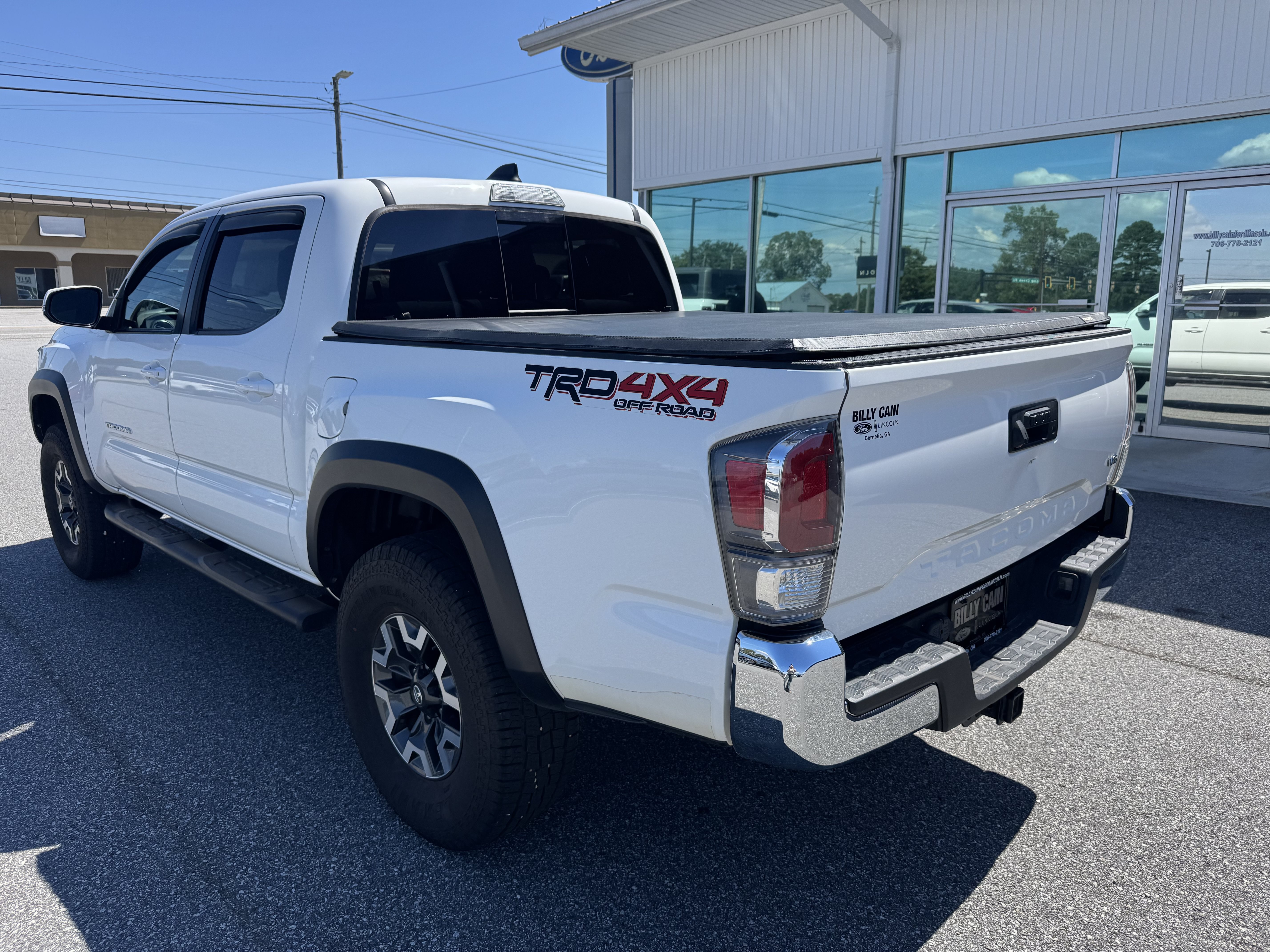 Used 2022 Toyota Tacoma TRD Off-Road AWD/4WD image 2