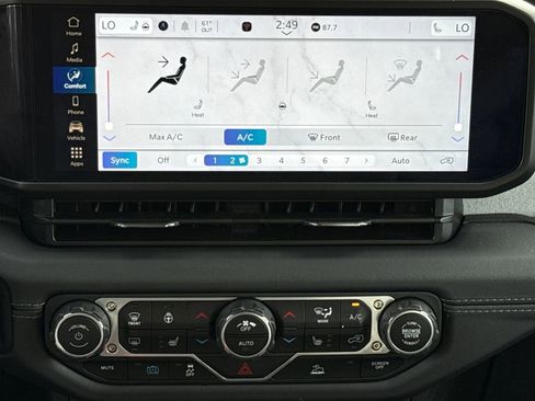 Used 2025 Jeep Wrangler Unlimited Sahara AWD/4WD image 13