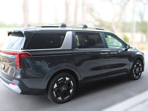 New 2026 Kia Carnival EX FWD image 17