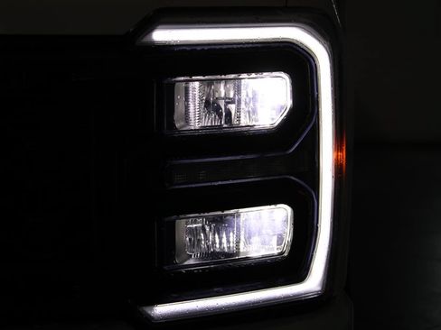 Used 2025 Ford F250 Lariat w/ Black Appearance Package AWD/4WD image 57