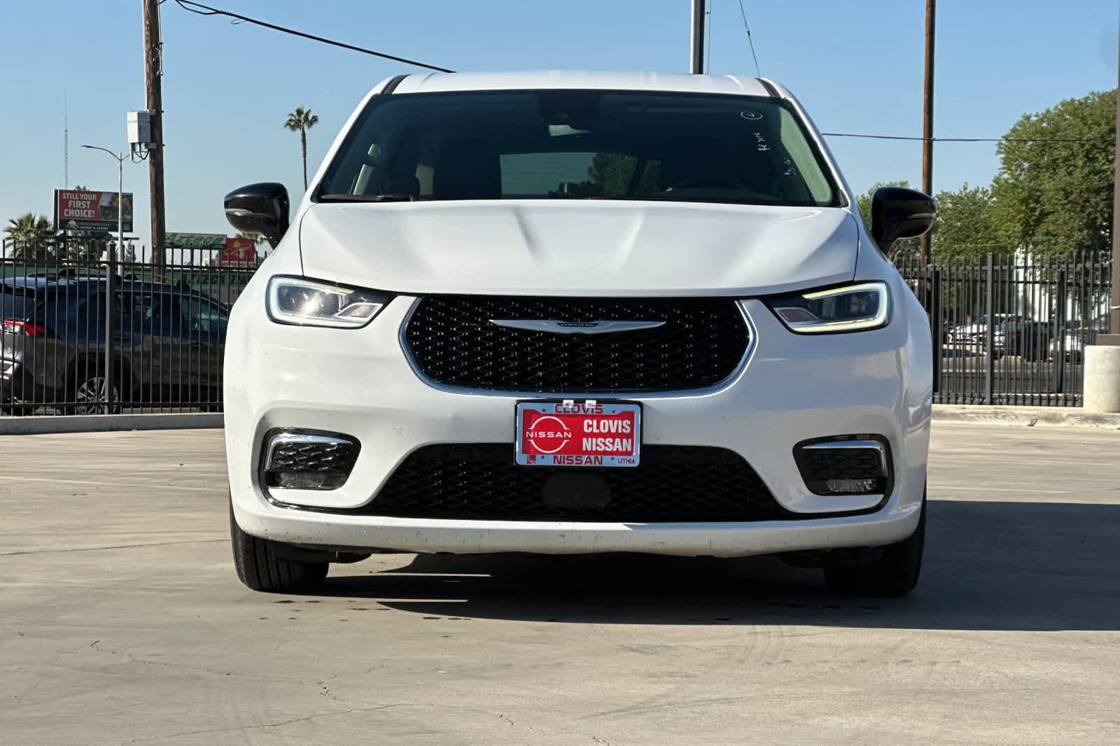 Used 2024 Chrysler Pacifica Limited FWD image 10