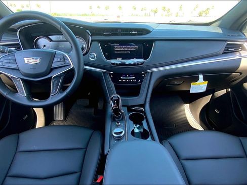 New 2025 Cadillac XT5 Luxury image 7