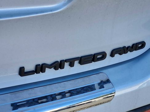 Used 2024 Toyota Highlander Limited image 32