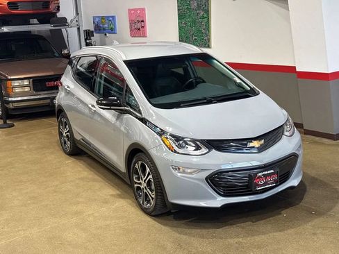 Used 2020 Chevrolet Bolt Premier w/ Infotainment Package FWD image 40