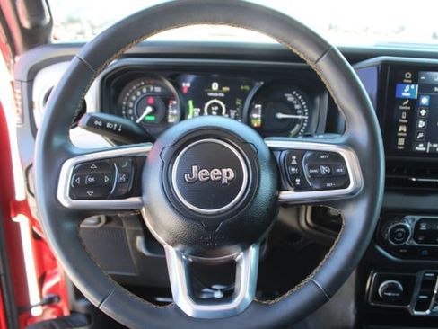 Used 2024 Jeep Wrangler Unlimited Sahara AWD/4WD image 19