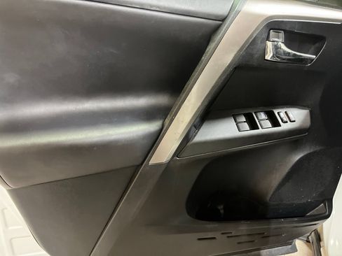 Used 2018 Toyota RAV4 XLE w/ Plus Extra Value Package FWD image 18