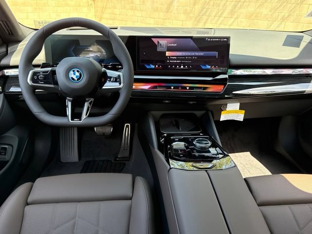 Used 2027 BMW i5 eDrive40 w/ M Sport Package RWD image 23