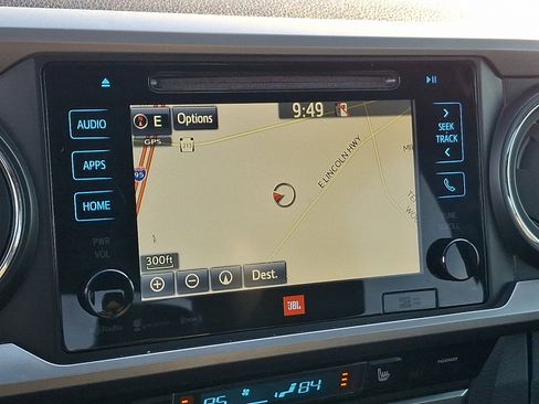 Used 2016 Toyota Tacoma Limited image 17