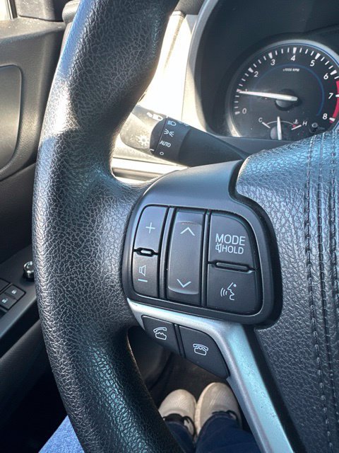 Used 2016 Toyota Highlander LE AWD/4WD image 17