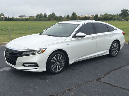 Certified 2018 Honda Accord Touring image 5