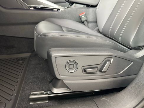 Used 2025 Audi Q5 Premium Plus w/ Premium Plus image 11